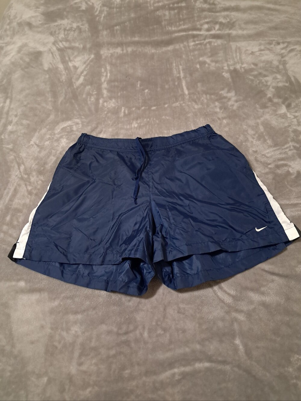 Nike Vintage 90s Y2K Nylon Silky Navy Athletic Lightweight Shorts Blockcore Sz L